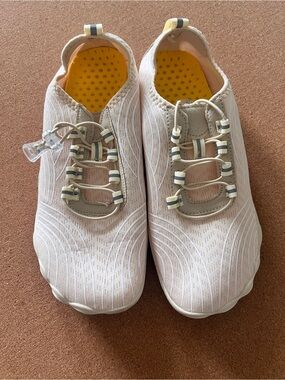 Barefoot Lightweight Slip-On Active Shoes in Light Pink